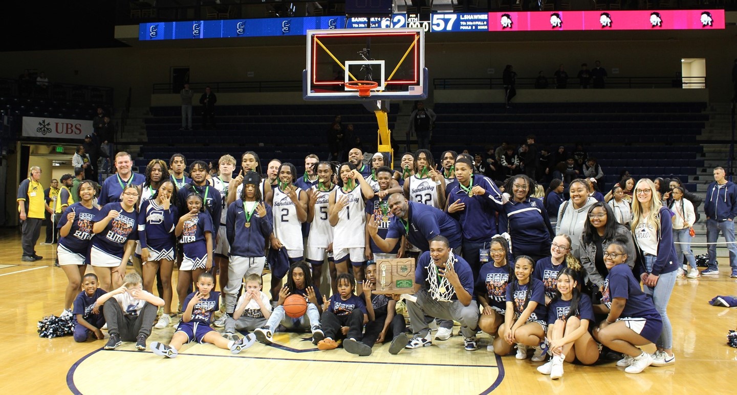 Blue Streaks Move on to the Final Four