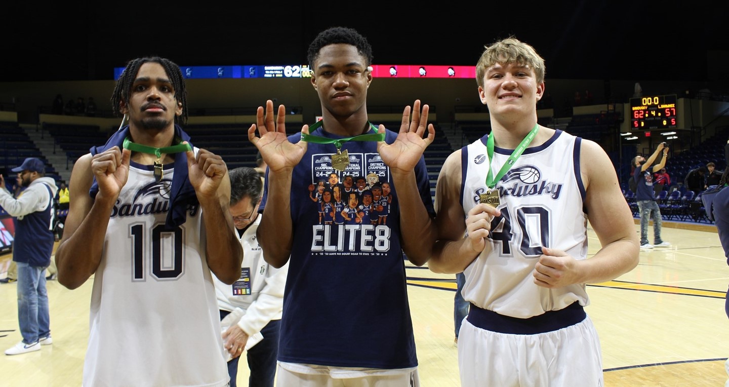 Blue Streaks Move on to the Final Four